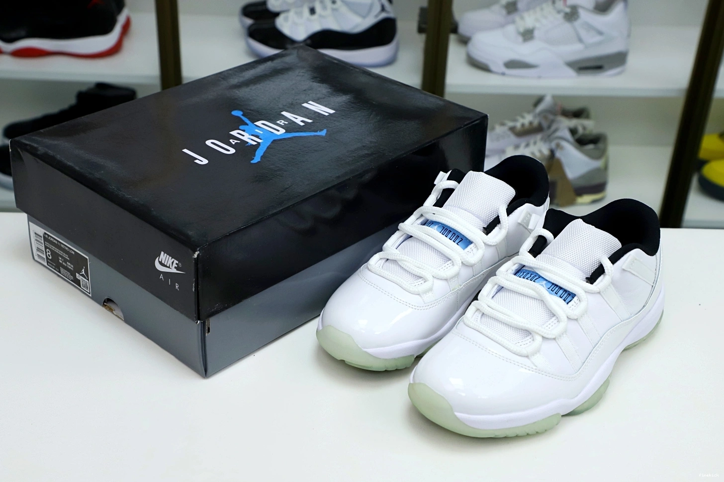 LOW LEGEND BLUE JORDAN 11 RETRO AIR 0831